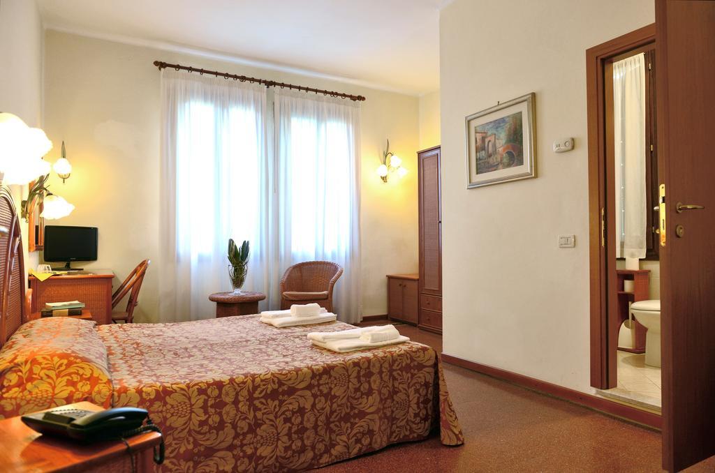 Hotel Villa Orio E Beatrice ヴェネツィア・リド島 部屋 写真